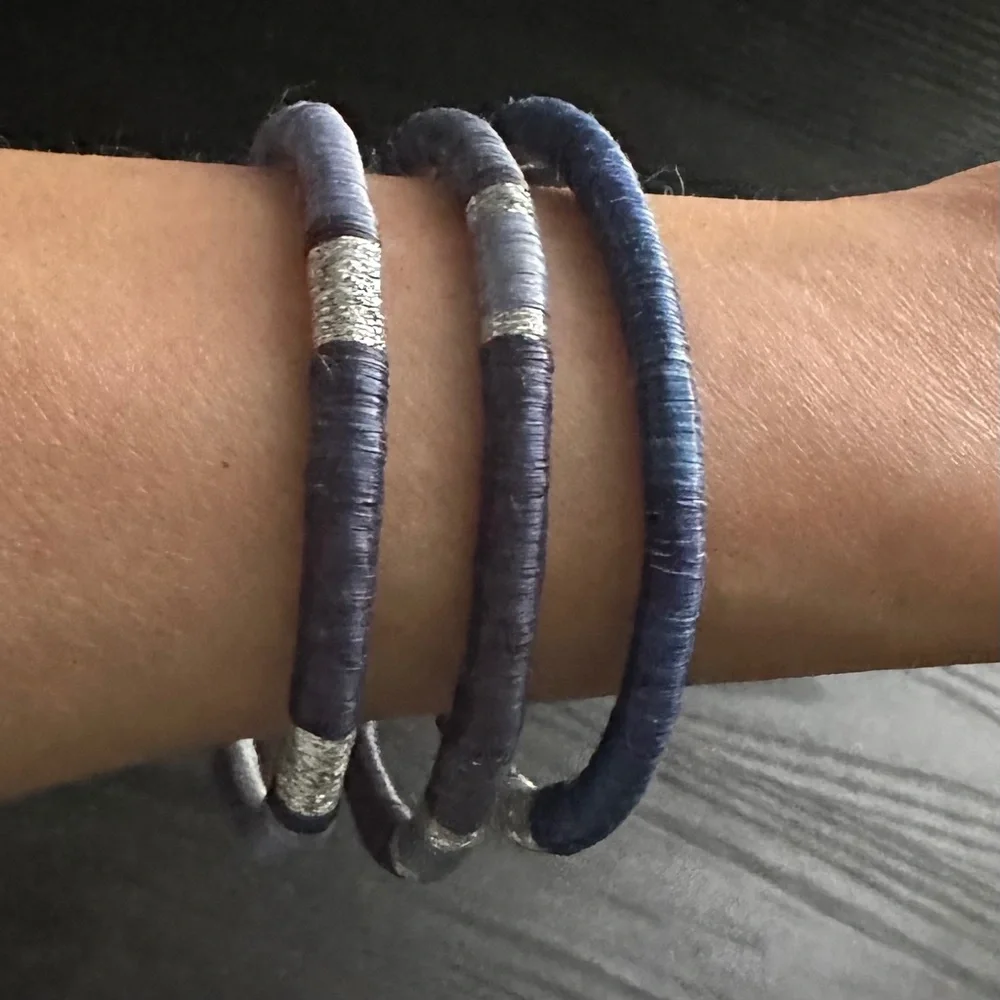 Handmade Flexible Bangle Bracelets from Rwanda - set of 3 blue/silver - Picture 5 of 15